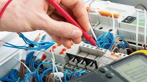 Tablero eléctrico con mediciones digitales